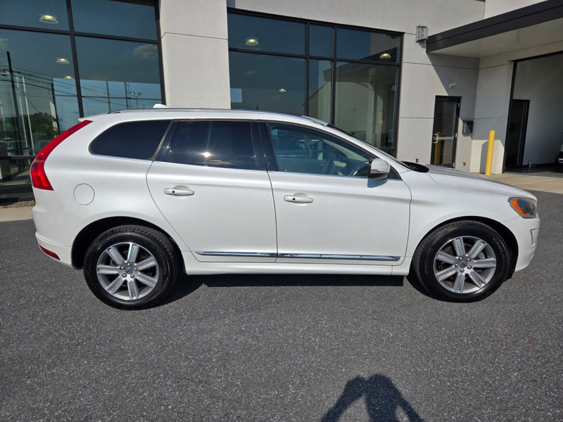 2016 Volvo XC60 T6 Platinum photo 2