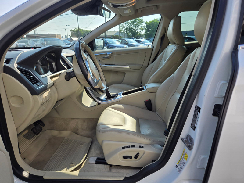 2016 Volvo XC60 T6 Platinum photo 9